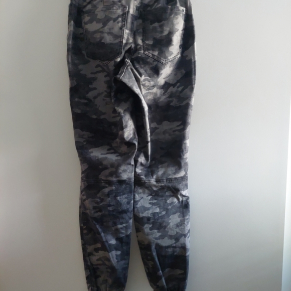 Spanx stretch twill camouflage cargo joggers black gray size XS New - Picture 13 of 13